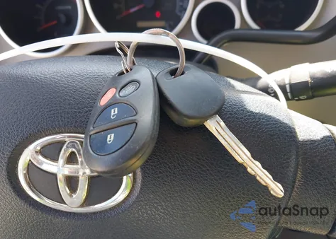 2011 Toyota Tundra Grade 4.6L V8 z USA, uszkodzony, nr VIN 5TFRM5F14BX025177